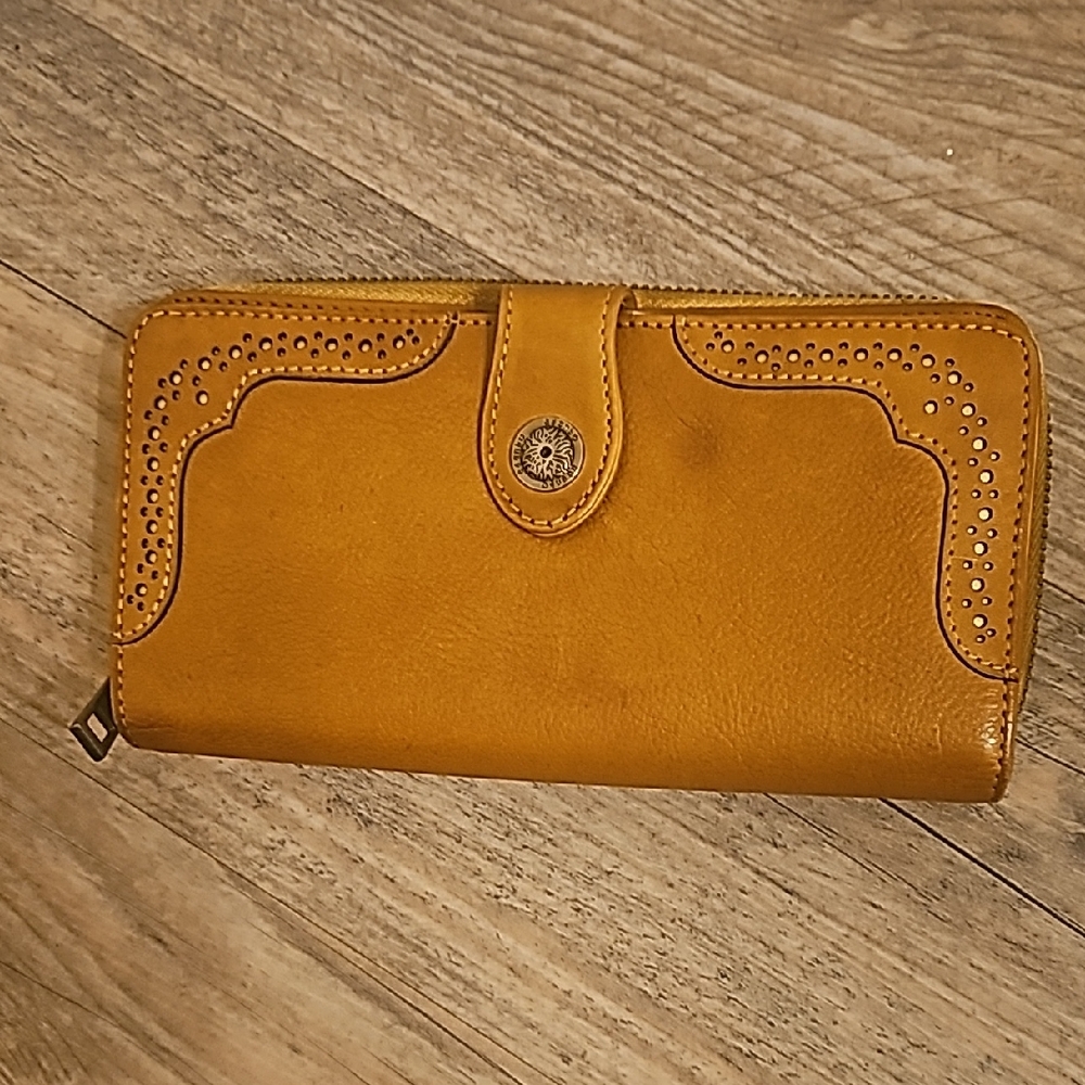 Chic Tan Women's Wallet with Intricate Detailing